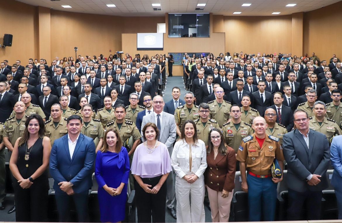 GOVERNADORA RAQUEL LYRA COMANDA AULA INAUGURAL DO CURSO DE FORMAÇÃO DE OFICIAIS DA PMPE 2025