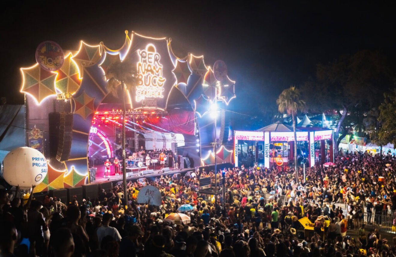 PRAÇA DO CARMO RECEBE GRANDES ATRAÇÕES NA SEGUNDA DE CARNAVAL EM OLINDA