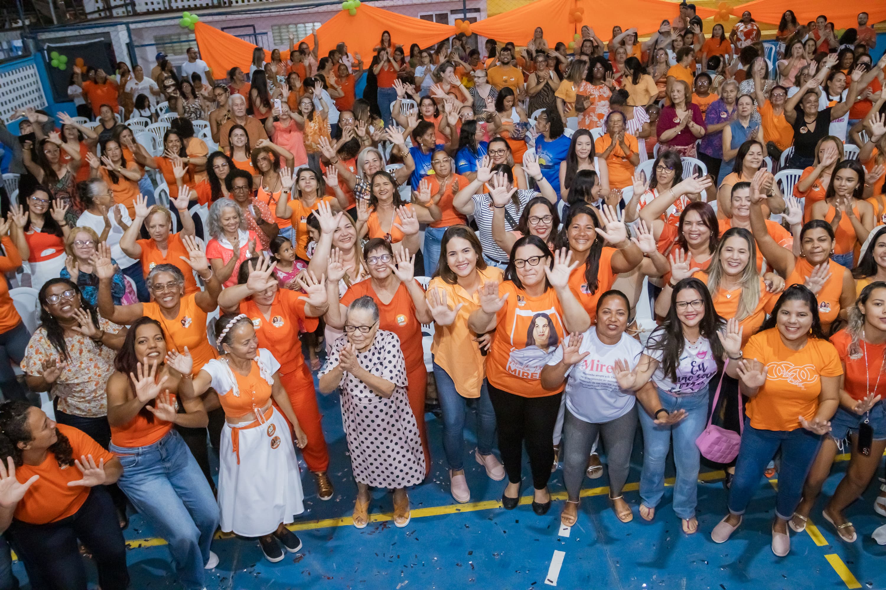 MIRELLA RECEBE APOIO DAS MULHERES