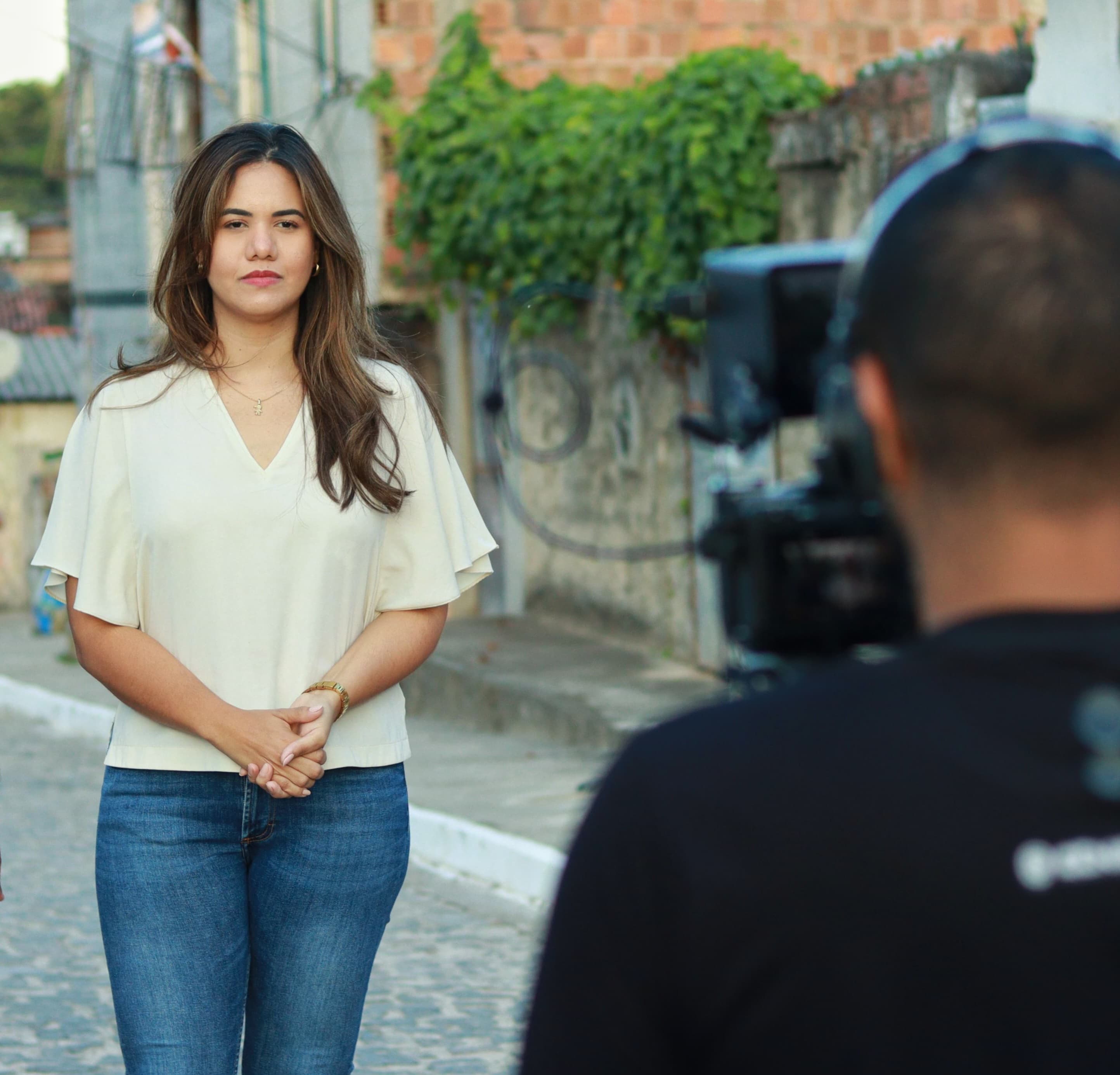 EM GUIA ELEITORAL, MIRELLA COMBATE VIOLÊNCIA POLÍTICA QUE VEM SOFRENDO DOS ADVERSÁRIOS