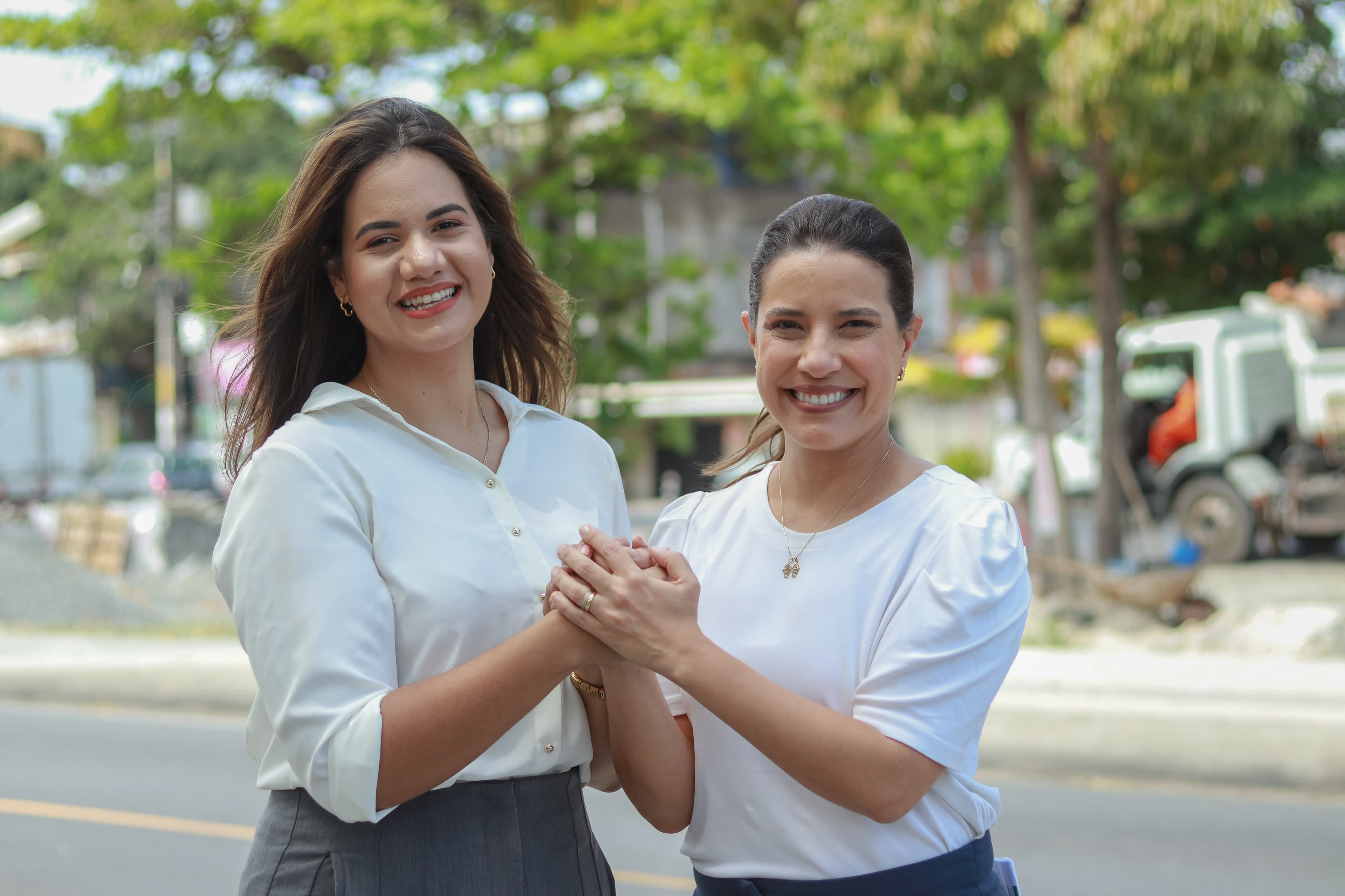 MIRELLA GRAVA GUIA COM RAQUEL E PRISCILA SOBRE PE-15 E CANAL DO FRAGOSO