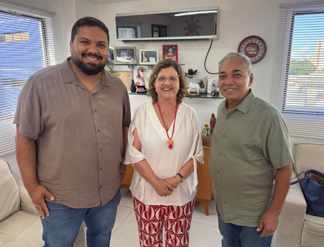 VEREADOR SIMPLÍCIO GARANTE R$ 1 MILHÃO COM SENADORA TERESA LEITÃO PARA PAVIMENTAÇÃO EM PEIXINHOS