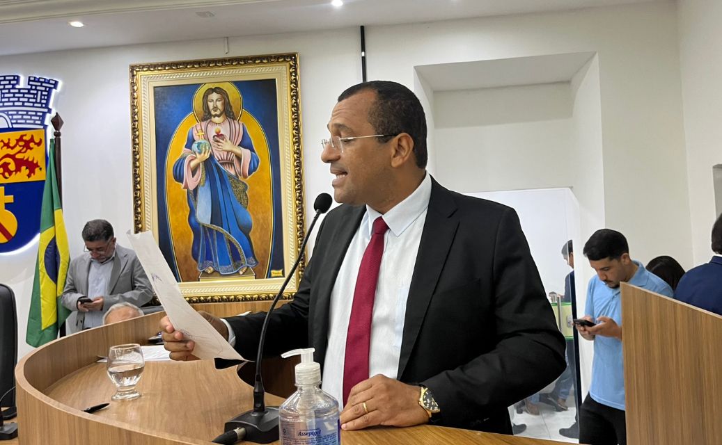 VEREADOR IRAN BARBOSA SOLICITA CRIAÇÃO DE APLICATIVO PARA FACILITAR SERVIÇOS PÚBLICOS E AMPLIAR FISCALIZAÇÃO CIDADÃ EM OLINDA