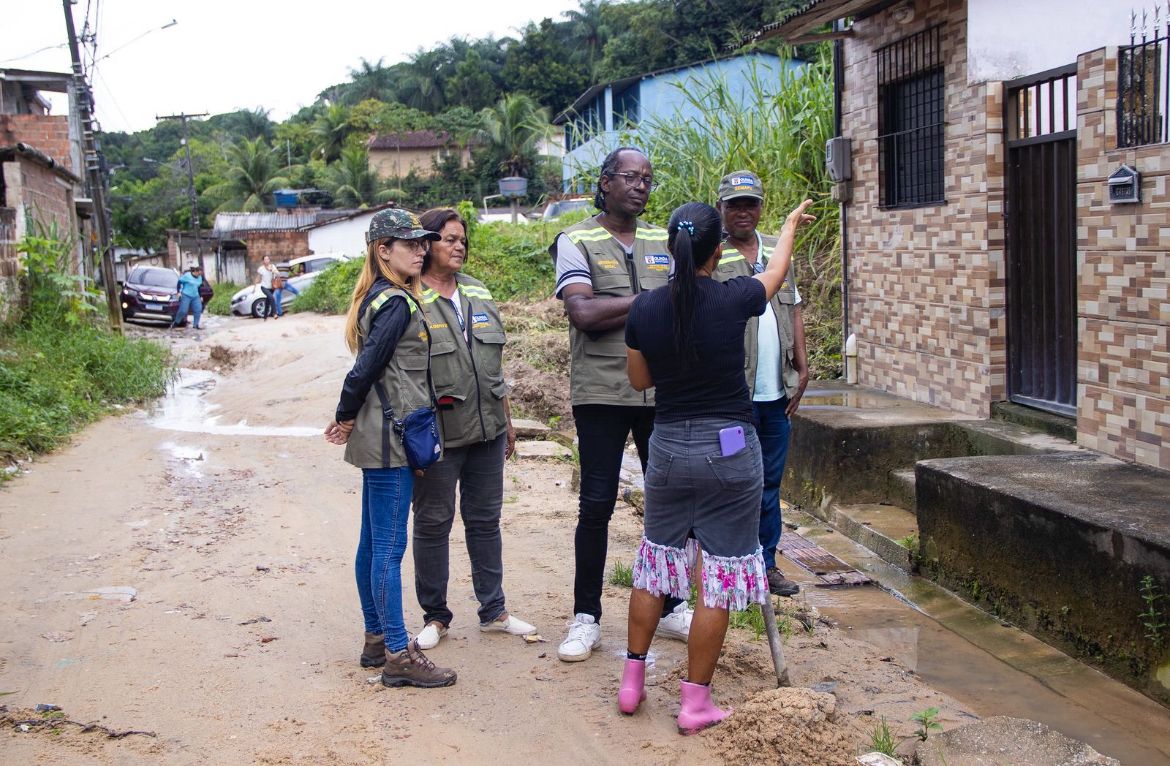 PREFEITURA DE OLINDA LEVA SERVIÇOS E EDUCAÇÃO AMBIENTAL AO CÓRREGO DA BONDADE NO 5º DIA DA SEMANA DO MEIO AMBIENTE
