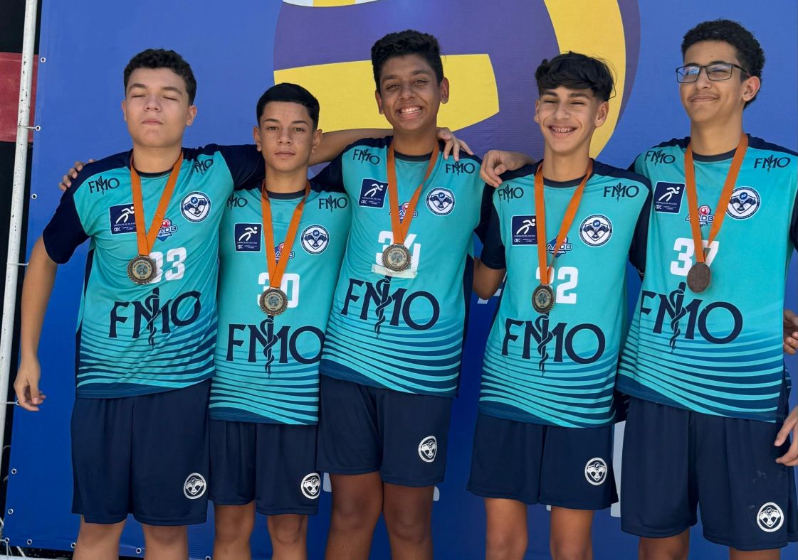 JOSÉ HOLANDA SE DESTACA E COLOCA E3 NO PÓDIO DE CAMPEONATO DE VÔLEI