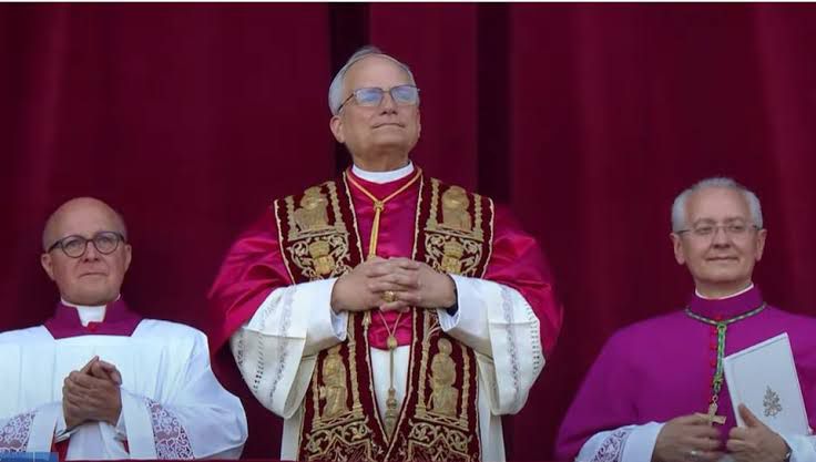 ROBERT FRANCIS PREVOST É ELEITO NOVO PAPA E ADOTA O NOME DE LEÃO XIV