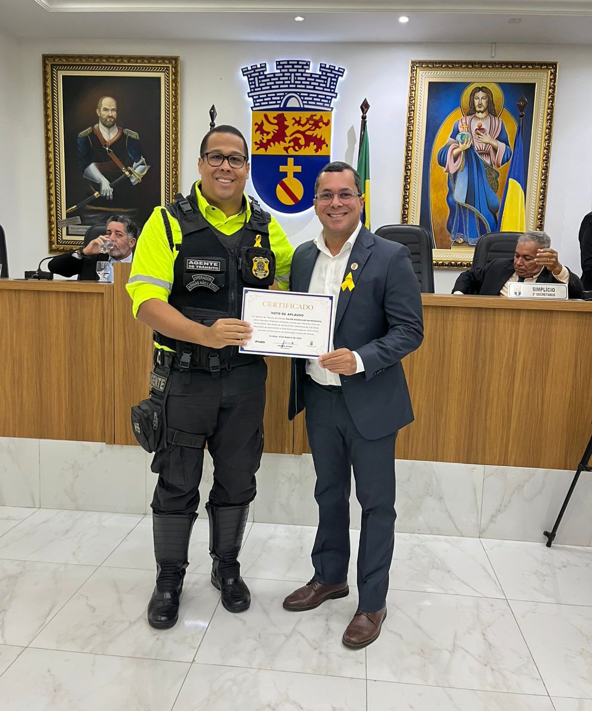 FELIPE MEDEIROS É AGRACIADO COM VOTO DE APLAUSOS NA CÂMARA MUNICIPAL DE OLINDA