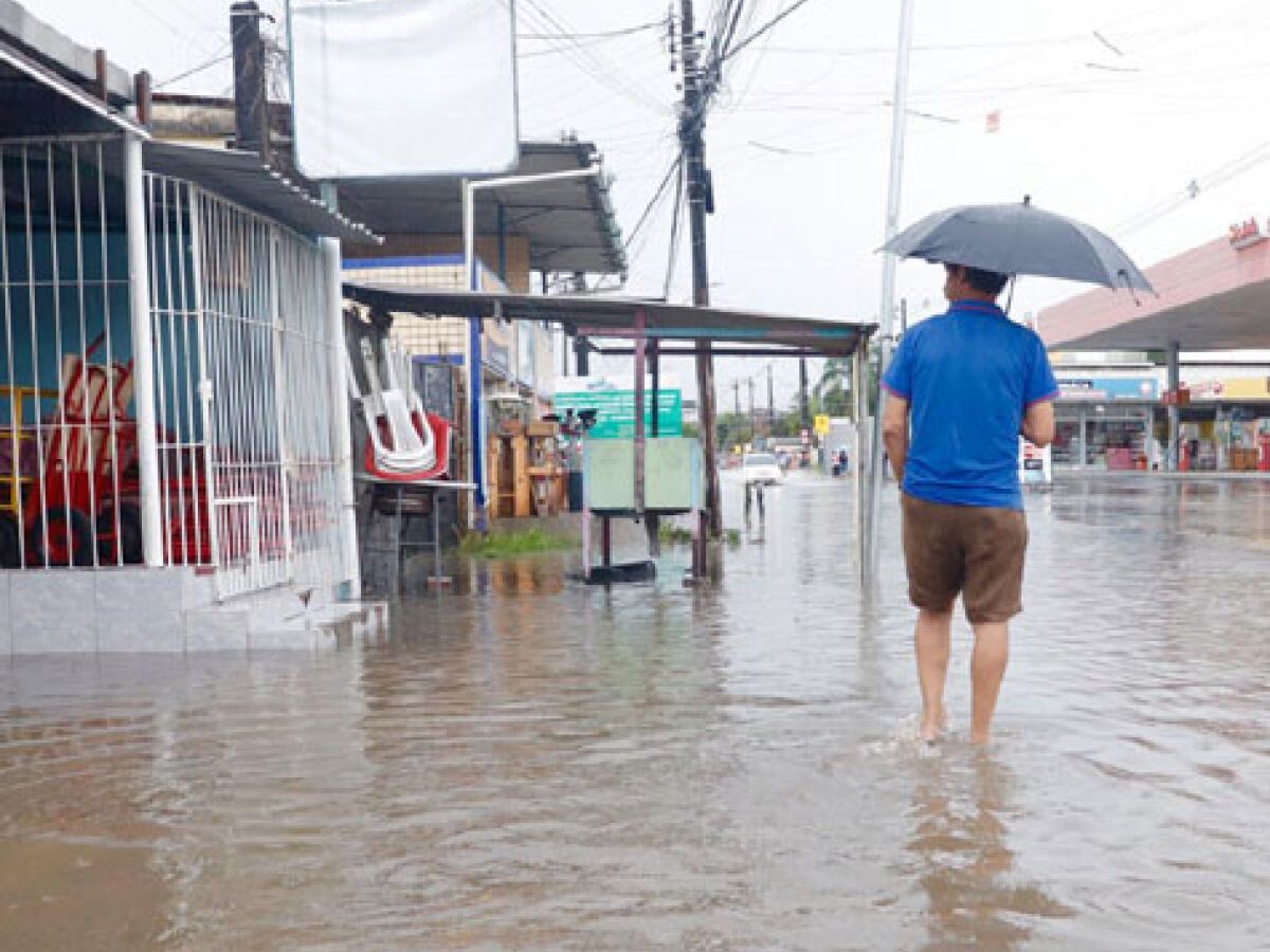 OLINDA REGISTRA 133 MILÍMETROS DE CHUVA EM 24H E PREFEITURA SUSPENDE AULAS E SERVIÇOS NÃO ESSENCIAIS