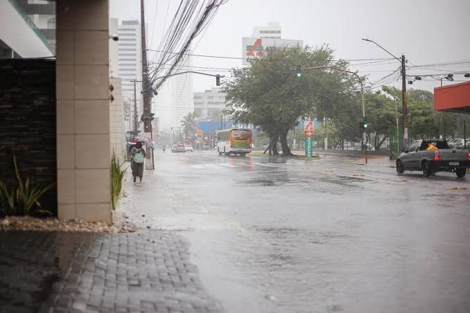 OLINDA ULTRAPASSA 90MM DE CHUVAS EM 24H E TEMPORAL VOLTA A ATINGIR A CIDADE