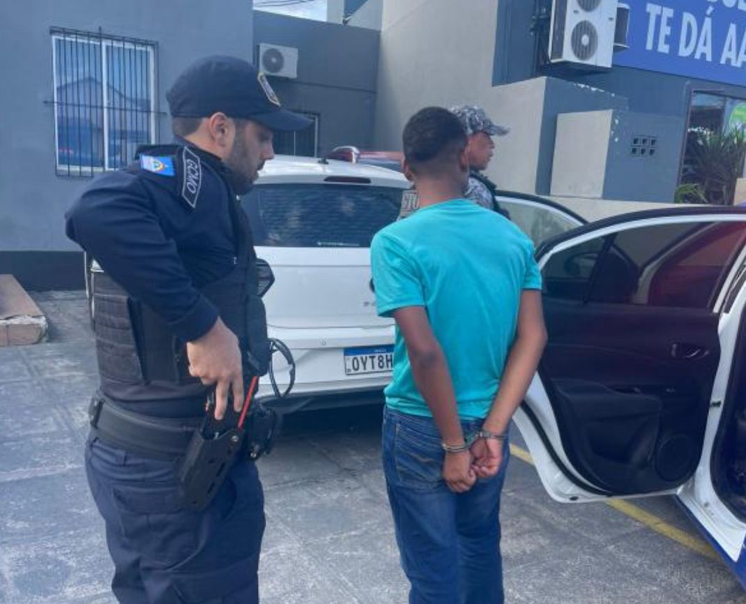 GUARDA MUNICIPAL DE OLINDA PRENDE HOMEM APÓS ROUBO A BANCA DE APOSTAS EM BAIRRO NOVO