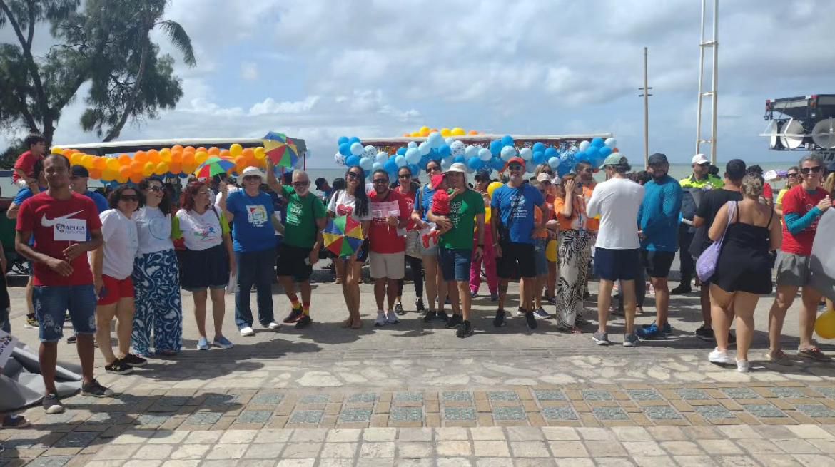 CAMINHADA CELEBRA O DIA NACIONAL DA ADOÇÃO NA AVENIDA BOA VIAGEM NO RECIFE