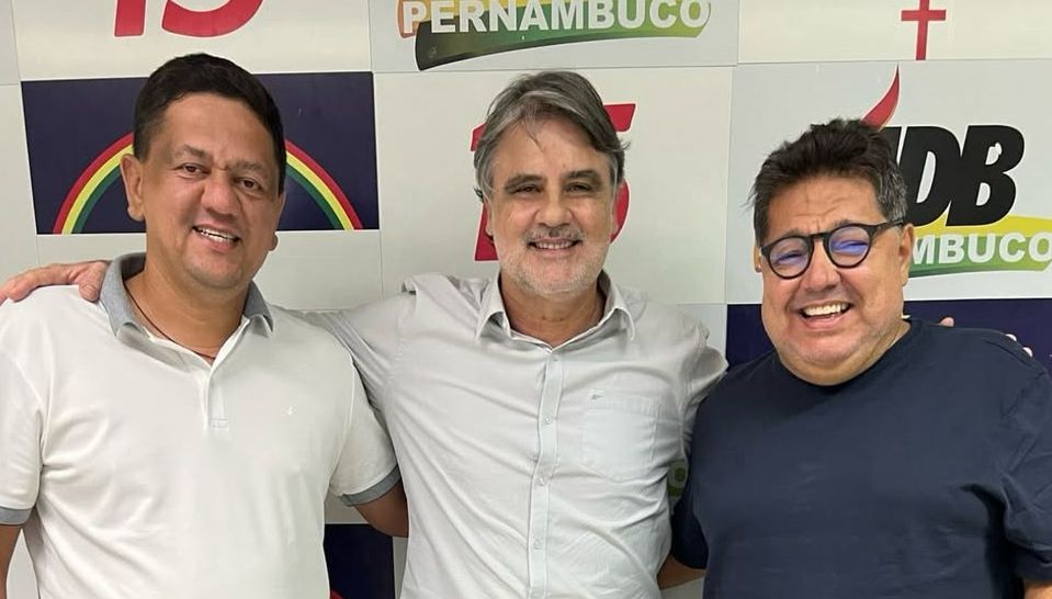 RAUL HENRY É RECONDUZIDO A PRESIDÊNCIA DO MDB-PE E VITÓRIA FORTALECE PRESIDENTE SAULO HOLANDA EM OLINDA