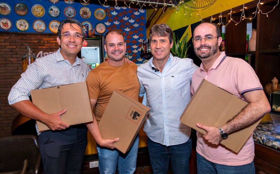 FMO ENTREGA MACBOOKS A ALUNOS EM INVESTIMENTO DE R$ 14 MILHÕES