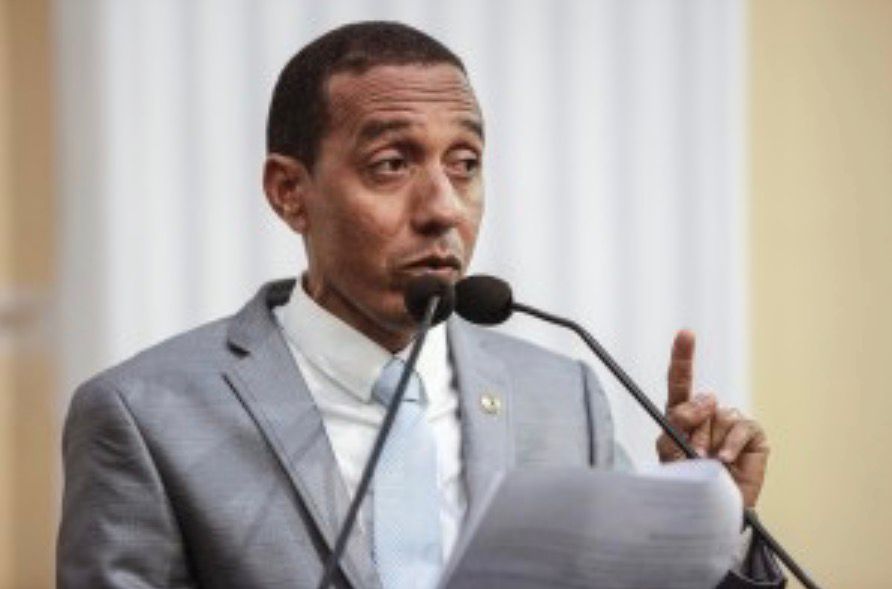 PROFESSOR LUPÉRCIO DESISTE DE CANDIDATURA A FEDERAL E MIRA RETORNO À ALEPE