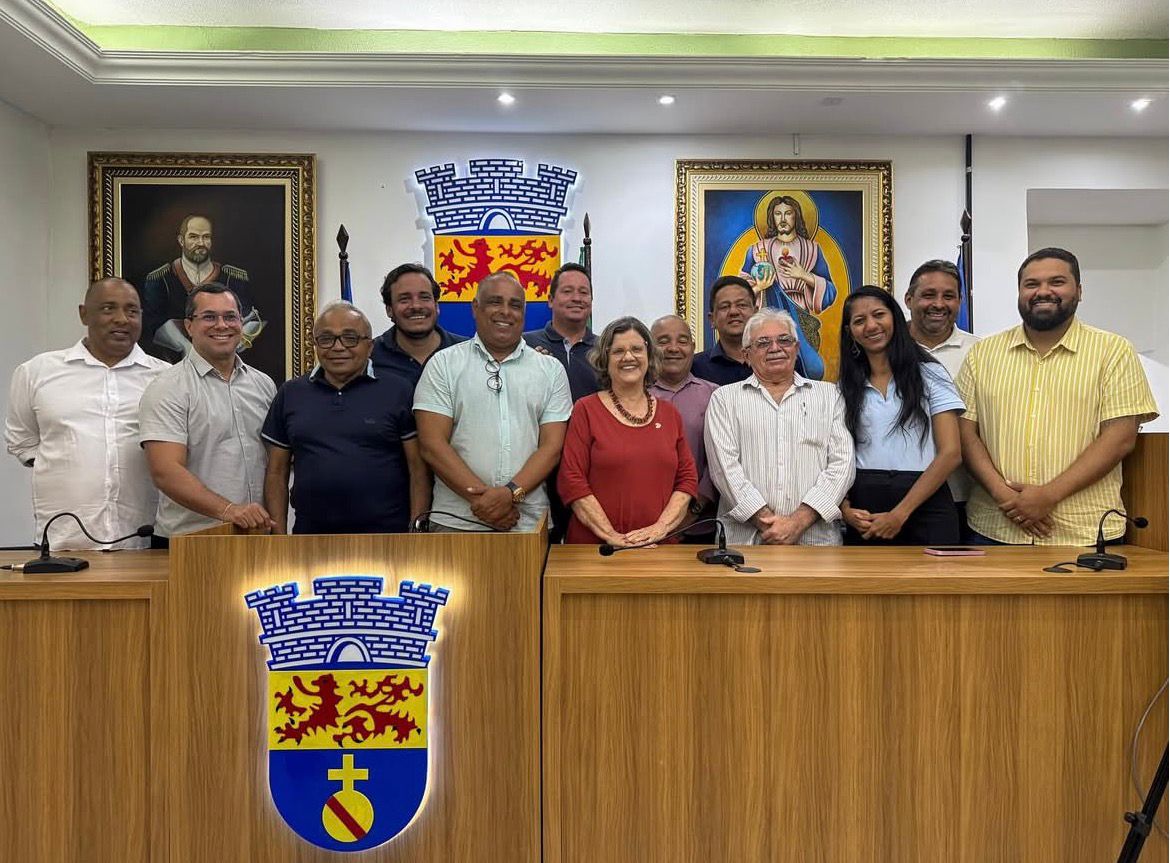 TERESA LEITÃO FAZ VISITA A CÂMARA DE OLINDA E DETALHA AÇÕES DO SEU MANDATO