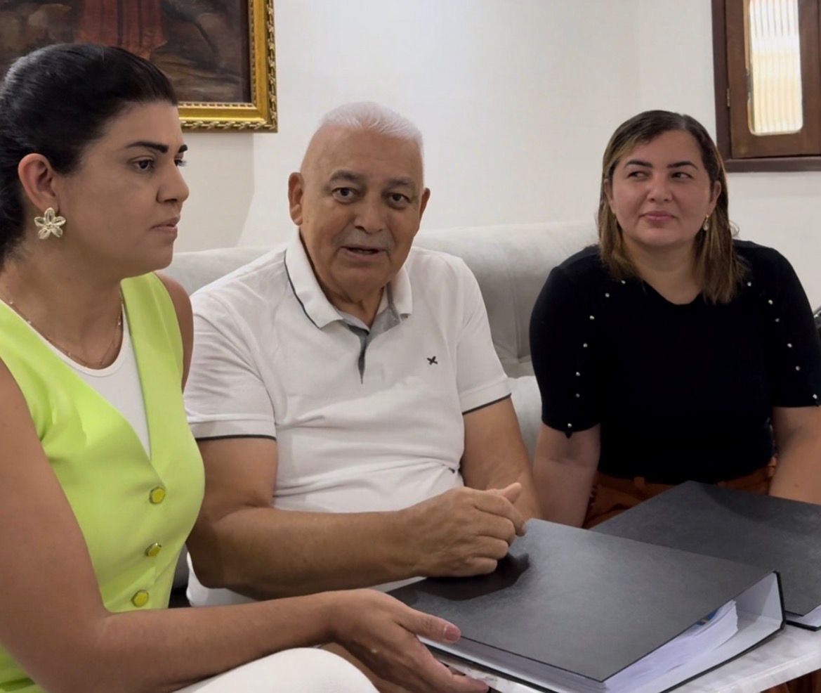 PREFEITO RAMOS ASSINA O PPA 2026-2029 E A LOA 2026