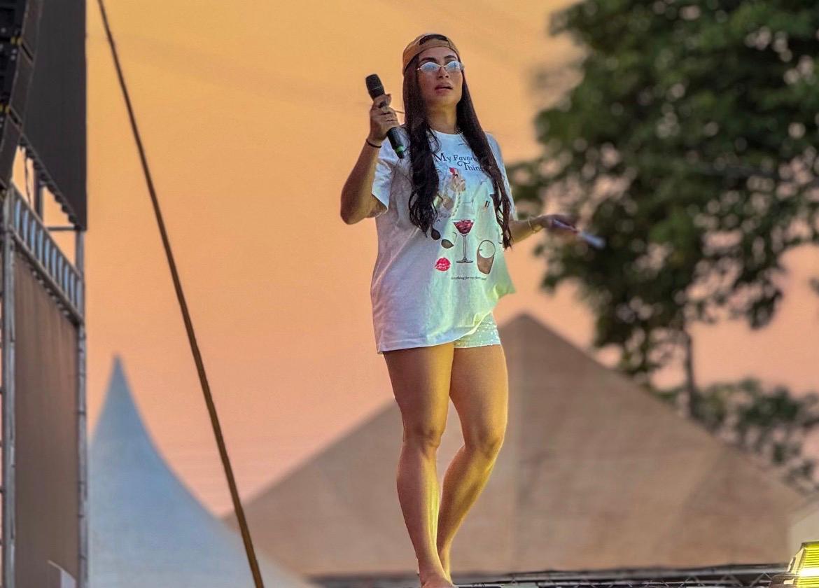 CANTORA PERNAMBUCANA CAMILINHA MOURA ANUNCIA PROJETO DEPOIS DE TURNÊ NO MATO GROSSO