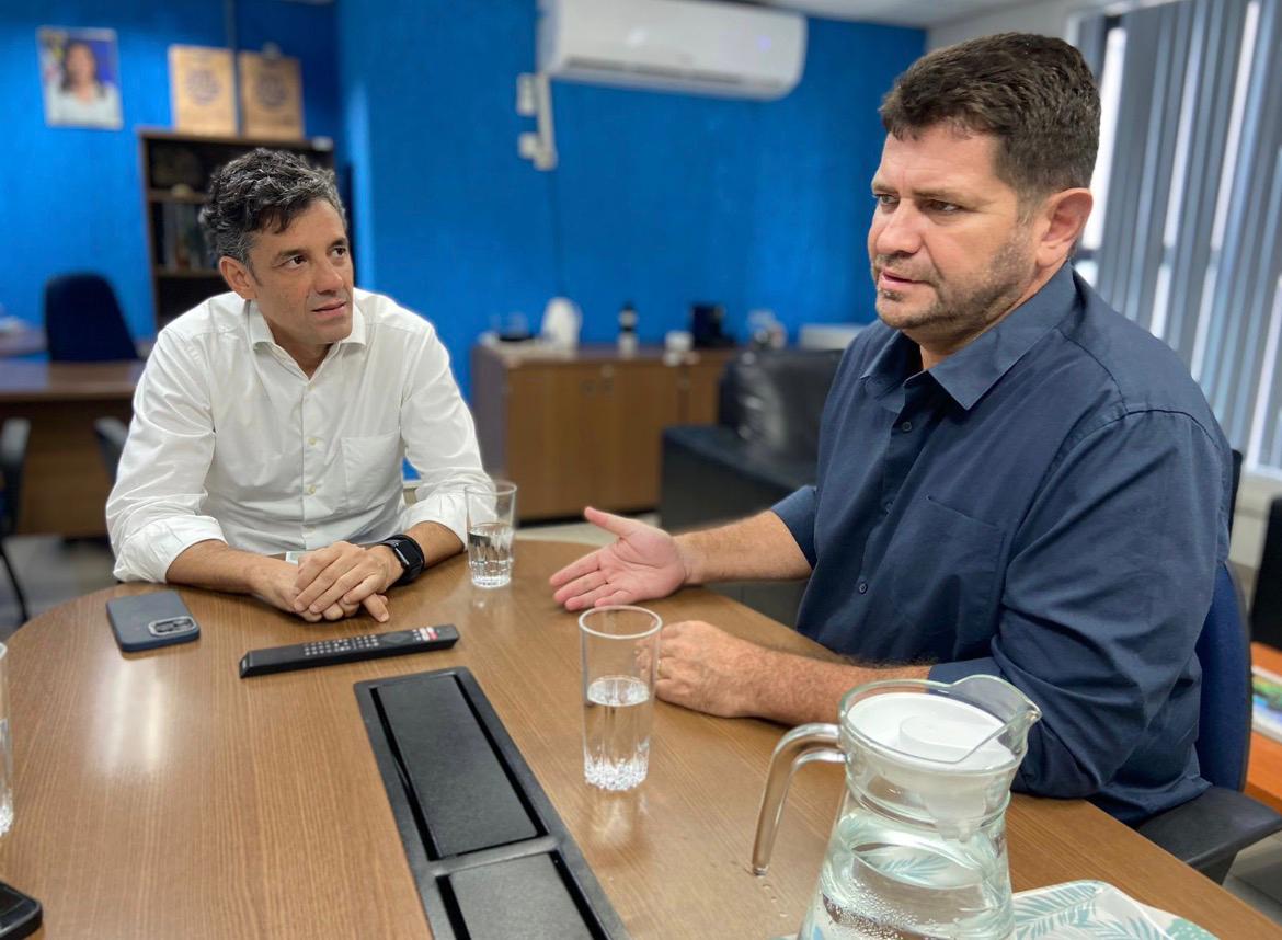 VICE PREFEITO DE PAULISTA DISCUTE PROJETO DE ENGORDA DA ORLA COM A SECRETARIA DE MEIO AMBIENTE DE PERNAMBUCO