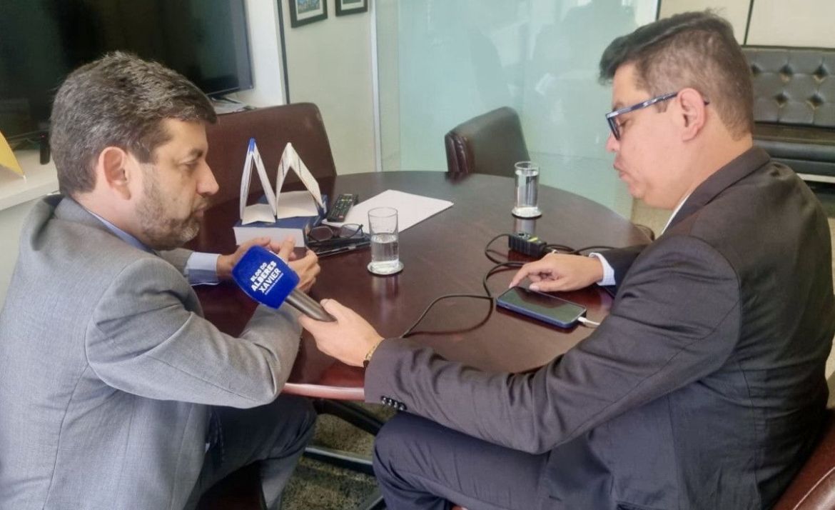 “PERNAMBUCO ESTÁ TENDO A CHANCE DE TER UMA PERSONALIDADE BRILHANTE A FRENTE DO GOVERNO”, DIZ ALEX CAMPOS