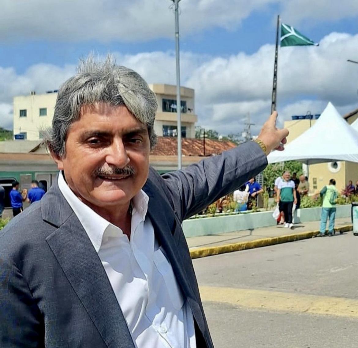 TEMOS HOJE UMA FROTA ESCOLAR COMPOSTA POR VEÍCULOS NOVOS, CONFORTÁVEIS E TOTALMENTE ADAPTADOS AS NECESSIDADES DOS ESTUDANTES, DIZ PREFEITO DE BELO JARDIM