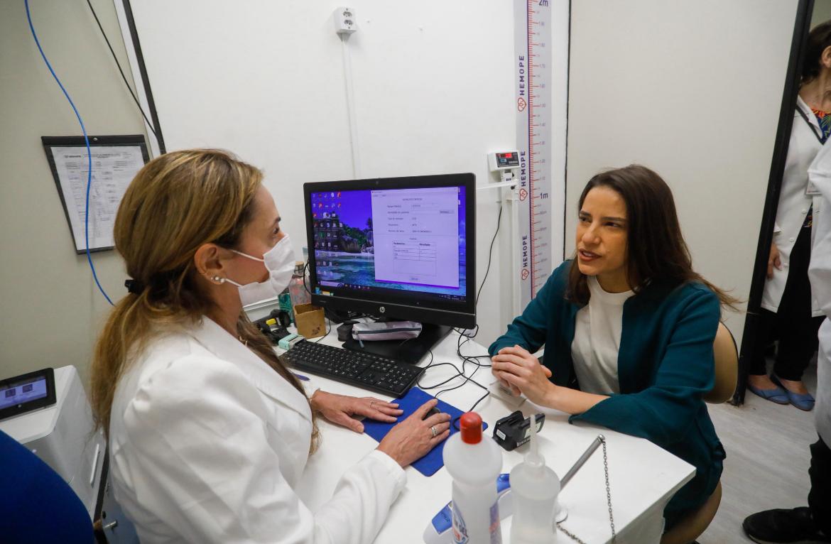 GOVERNADORA RAQUEL LYRA DOA SANGUE E REFORÇA INVESTIMENTO DE R$ 8 MILHÕES EM REFORMAS PARA O HEMOPE