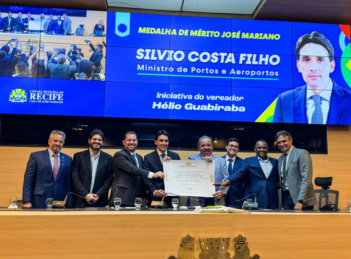 NA CÂMARA DO RECIFE, OSSESIO SILVA PARTICIPA DE HOMENAGEM A SILVIO COSTA FILHO