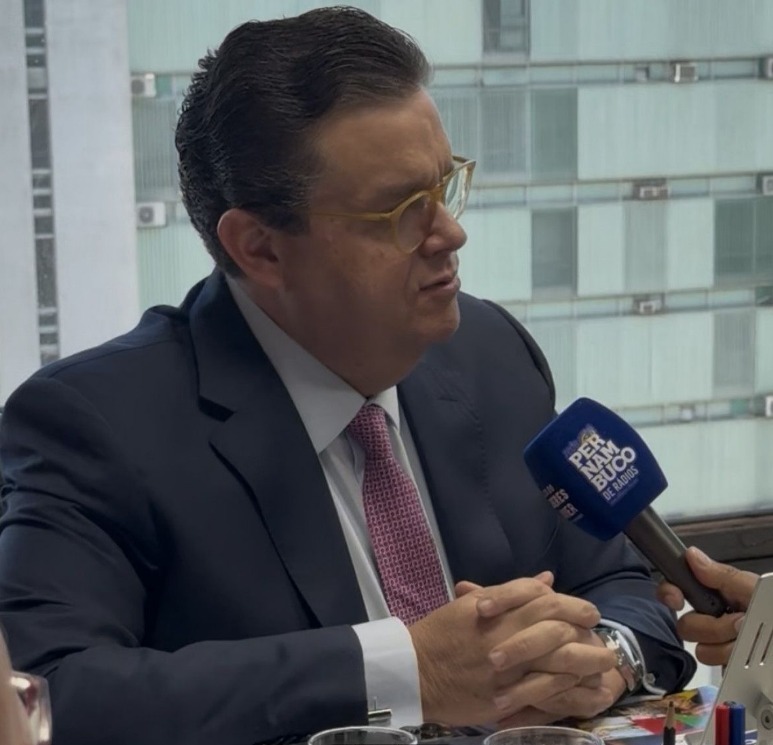 TENHO A MAIOR SIMPATIA E ESPERO PODER VOTAR NELE EM 26, DIZ WOLNEY QUEIROZ SOBRE CANDIDATURA DE SILVIO COSTA FILHO AO SENADO FEDERAL