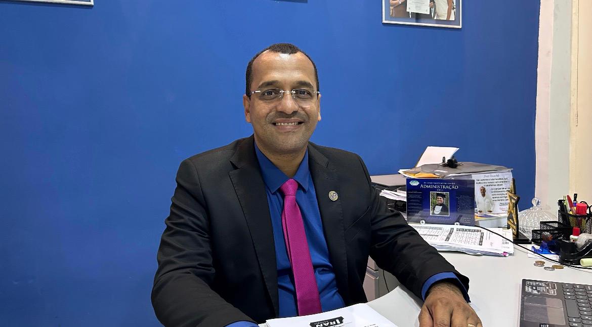 IRAN BARBOSA PEDE QUE PARTE DOS 42 MILHÕES ENVIADOS PELO GOVERNO FEDERAL SEJAM INVESTIDOS EM CAIXA D’ÁGUA, CÓRREGO DO ABACAXI E ÁGUAS COMPRIDAS