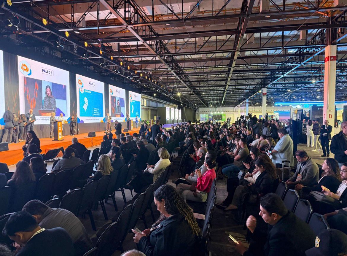 PAULISTA É PREMIADA COMO CIDADE INTELIGENTE EM EVENTO NACIONAL