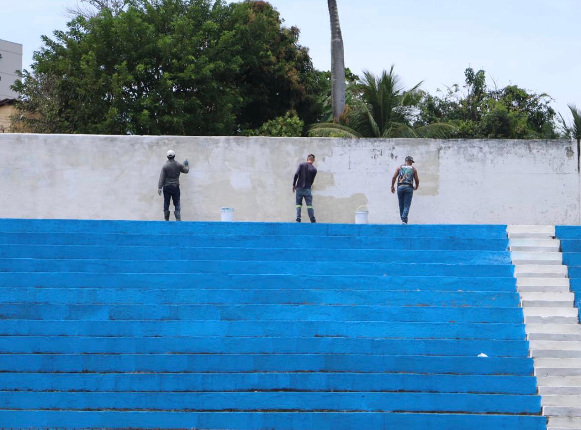 ESTÁDIO ADEMIR CUNHA PASSA POR MUTIRÃO DE LIMPEZA EM PRIMEIRA ETAPA DE REVITALIZAÇÃO
