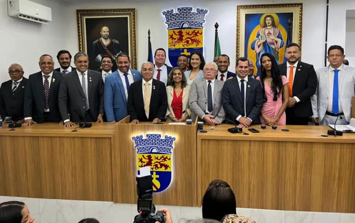 CÂMARA MUNICIPAL DE OLINDA MANTÉM 4 VETOS DA PREFEITA MIRELLA A LDO DE 2026