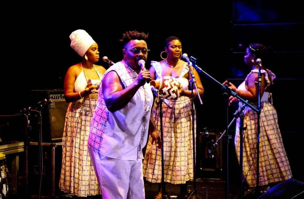 COCO DOS PRETOS REALIZA TURNÊ INTERNACIONAL E LEVA CULTURA AFRO-INDÍGENA DE PERNAMBUCO PARA FRANÇA