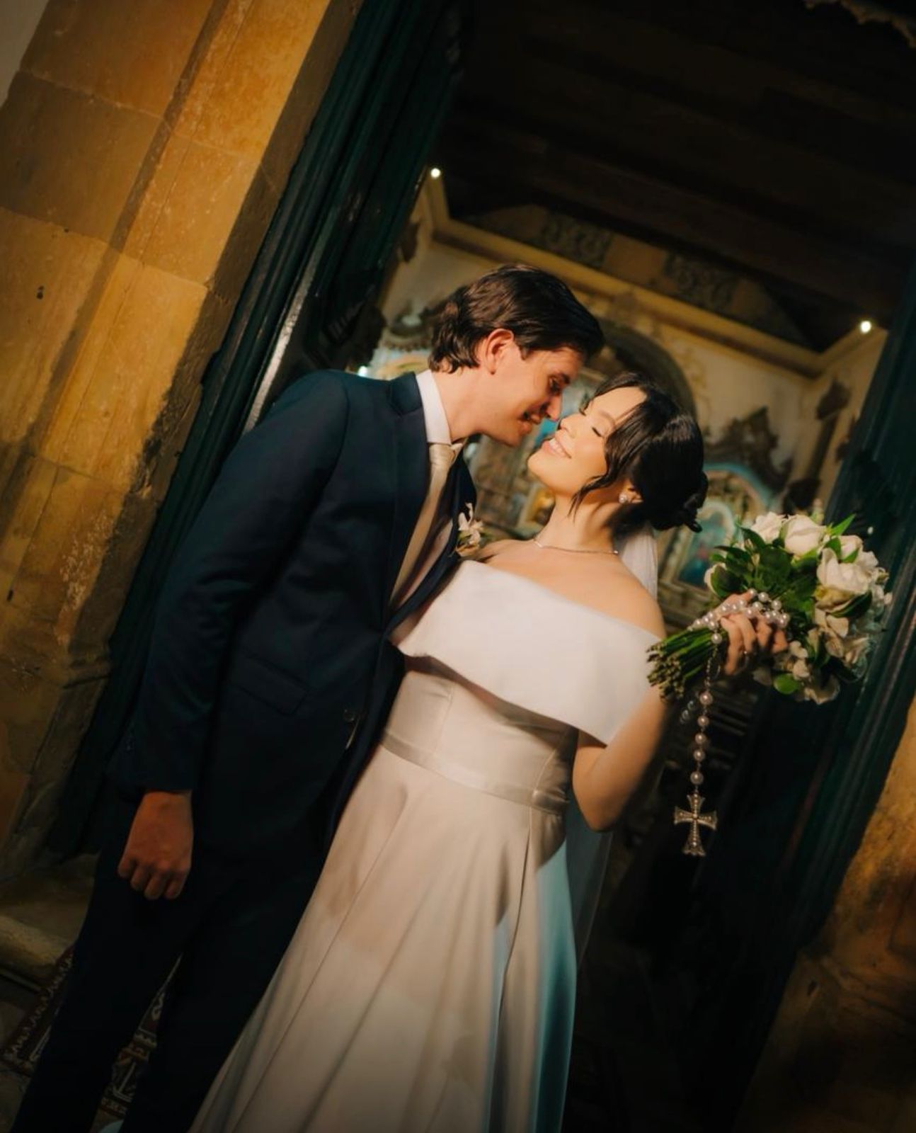 EM CERIMÔNIA MARCADA PELA FÉ, MARIA EDUARDA E JOÃO GUILHERME CELEBRAM CASAMENTO NO SÍTIO HISTÓRICO