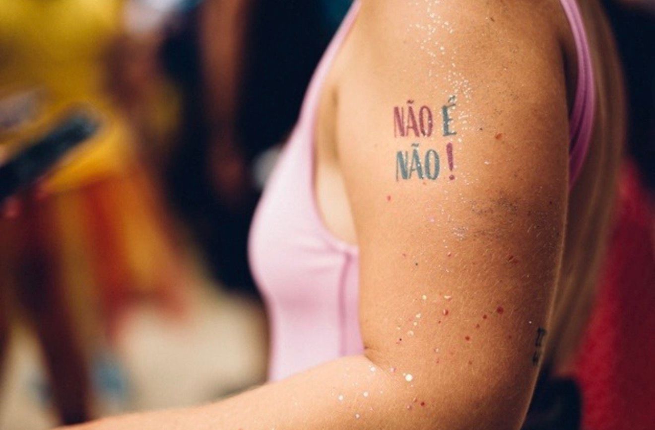 OLINDA REALIZA AÇÃO DE PREVENÇÃO À VIOLÊNCIA DE GÊNERO PARA TURISTAS NO AEROPORTO DOS GUARARAPES NESTA QUARTA-FEIRA (11)