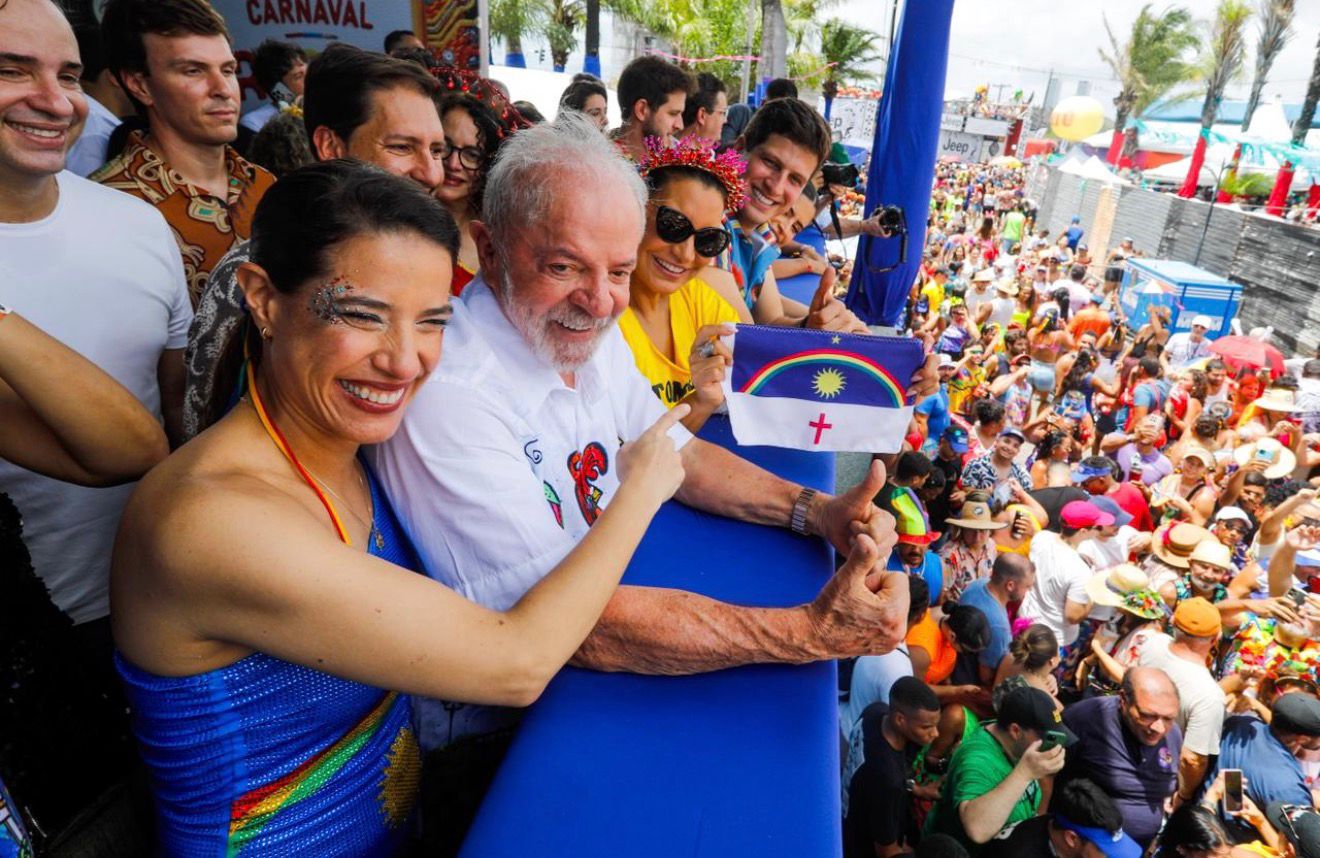 NO GALO DA MADRUGADA, GOVERNADORA RAQUEL LYRA RECEBE O PRESIDENTE LULA E DESTACA FORÇA DO CARNAVAL DE PERNAMBUCO