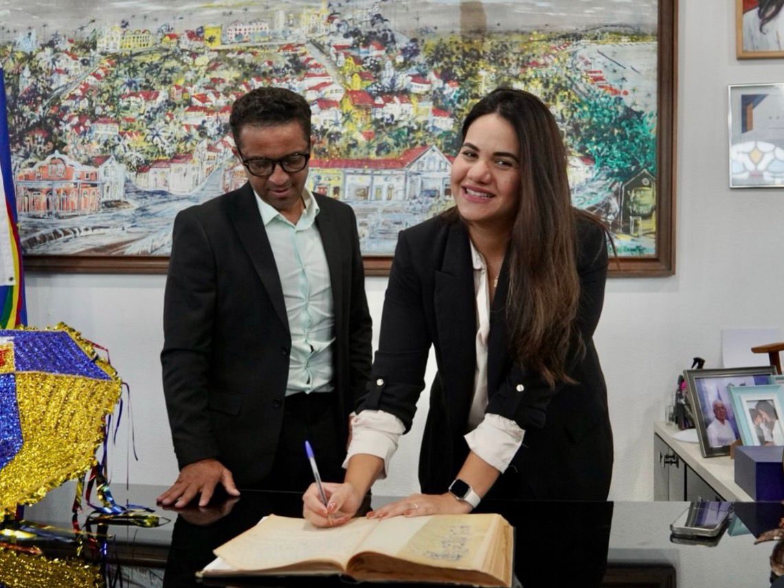 MIRELLA ANUNCIA AFASTAMENTO TEMPORÁRIO E PASSA COMANDO AO VICE