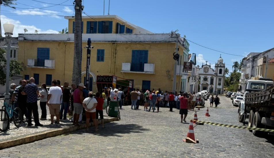 PROTESTO CONTRA GESTÃO EM OLINDA TEM BAIXA ADESÃO E TERMINA ANTES DO PREVISTO
