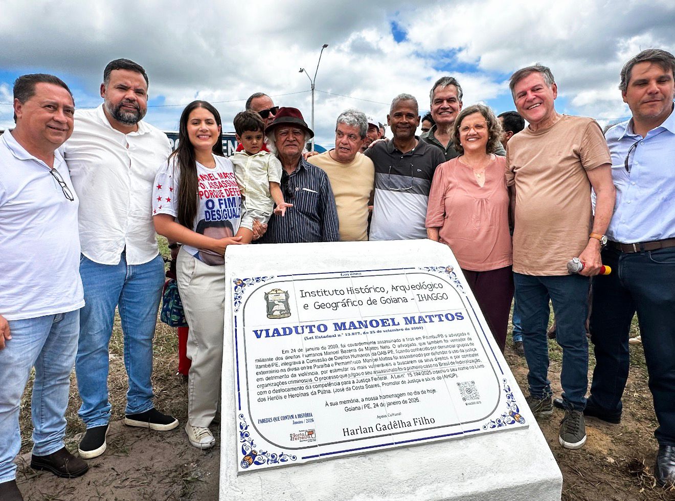 VIADUTO MANOEL MATTOS, EM GOIANA, RECEBE PAINEL EM MEMÓRIA DO ADVOGADO E DEFENSOR DOS DIREITOS HUMANOS