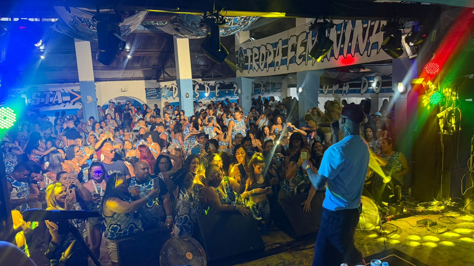 BLOCO DO TUBARÃO ESTREIA COM SUCESSO E REÚNE GRANDE PÚBLICO NAS PRÉVIAS DE OLINDA