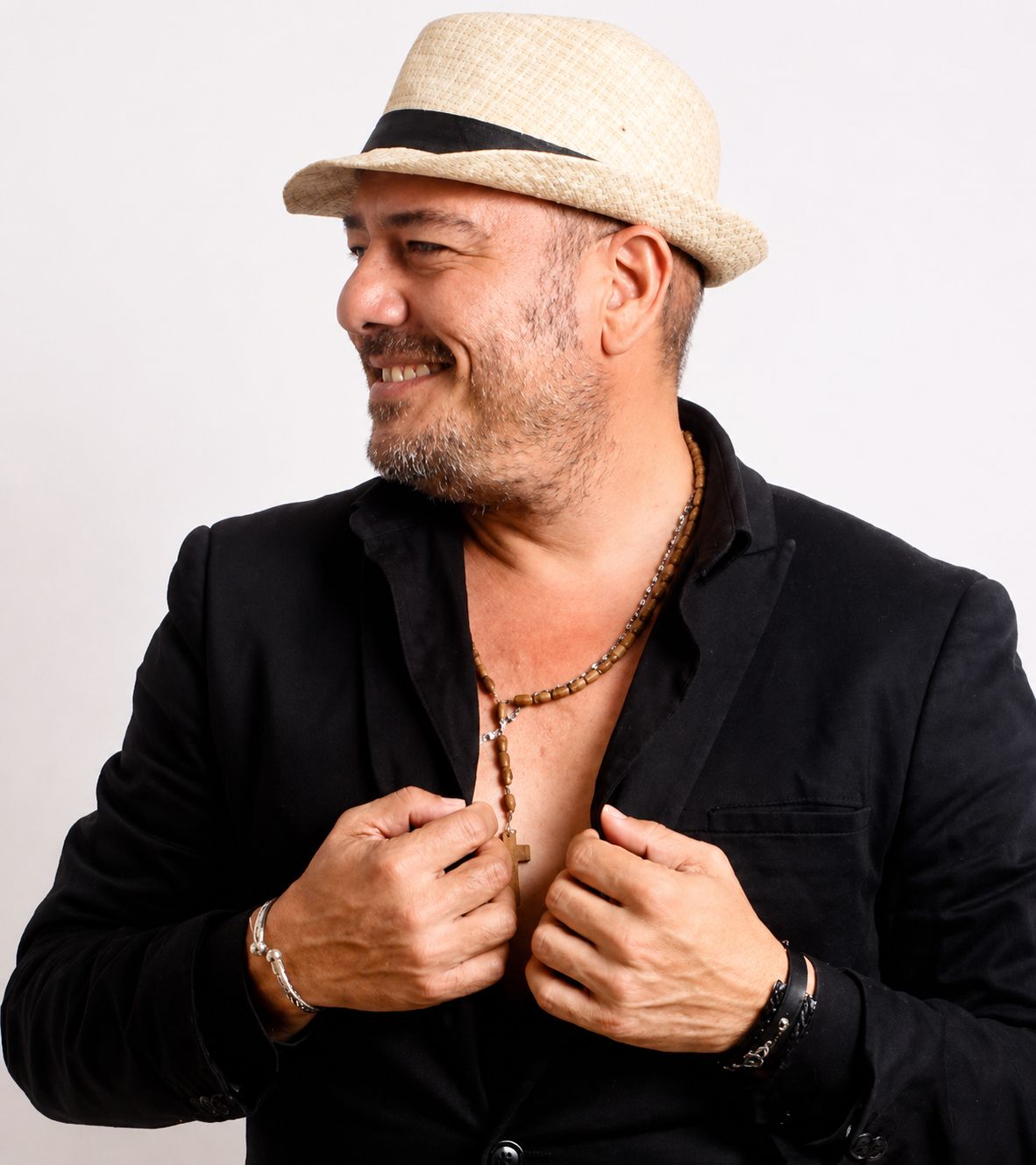 ARMANDO FUENTES CONSOLIDA TRAJETÓRIA INTERNACIONAL E MANTÉM VIVA A TRADIÇÃO DA MÚSICA LATINA EM PERNAMBUCO