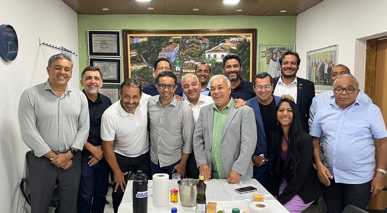 PREFEITO EM EXERCÍCIO CHIQUINHO VISITA CÂMARA DE OLINDA, ALMOÇA COM VEREADORES E REFORÇA DIÁLOGO ENTRE EXECUTIVO E LEGISLATIVO