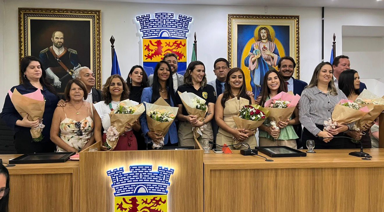 SAULO HOLANDA REALIZA SESSÃO SOLENE COM PALESTRA SOBRE A LEI MARIA DA PENHA E REFORÇA COMBATE À VIOLÊNCIA CONTRA A MULHER